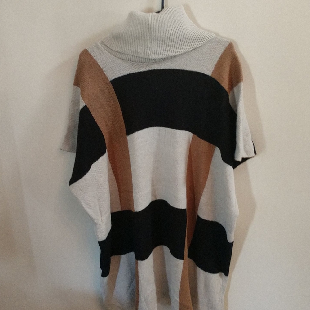 Woman's throw sweater poncho / one size fits all ! - Picture 2 of 3